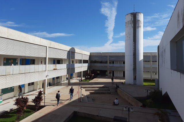 Pátio do BSAN/UnB, Brasília, 2023, foto de Duda Bentes 